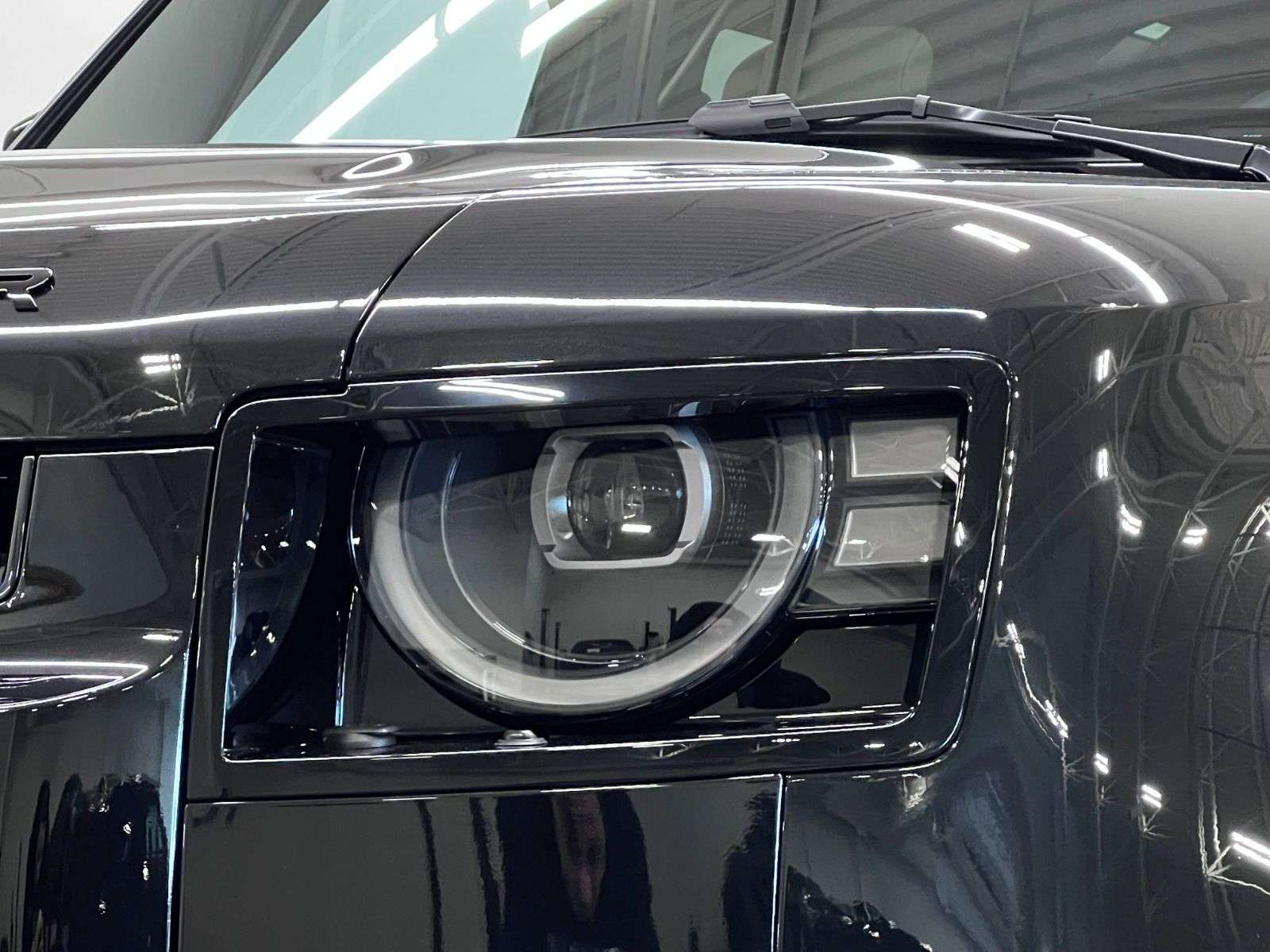 2026 Land Rover Defender 110 P400 X-DYNAMIC SE thumb 13