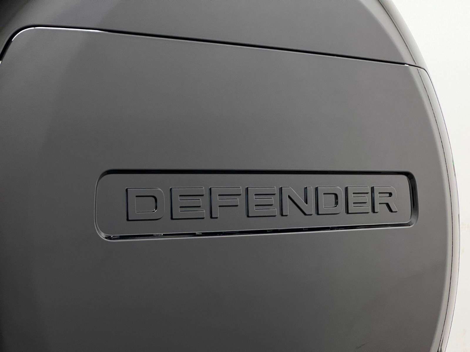 2026 Land Rover Defender 110 P400 X-DYNAMIC SE thumb 12