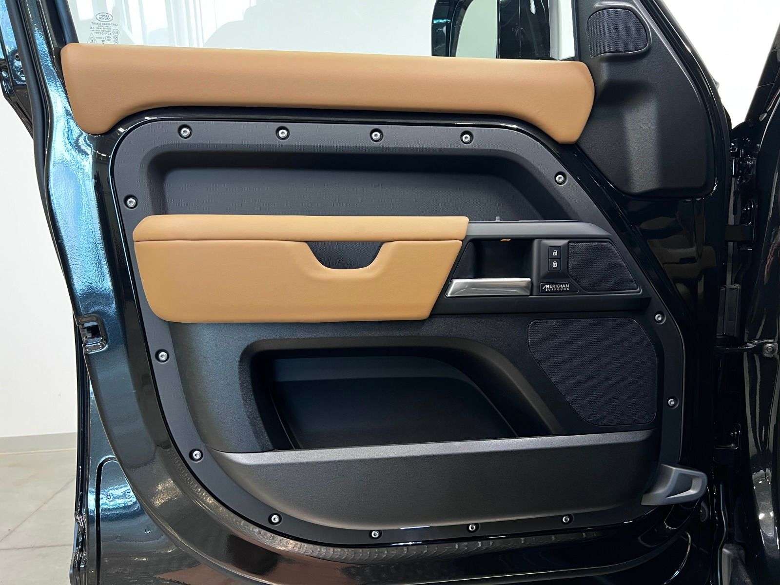 2026 Land Rover Defender 110 P400 X-DYNAMIC SE thumb 28