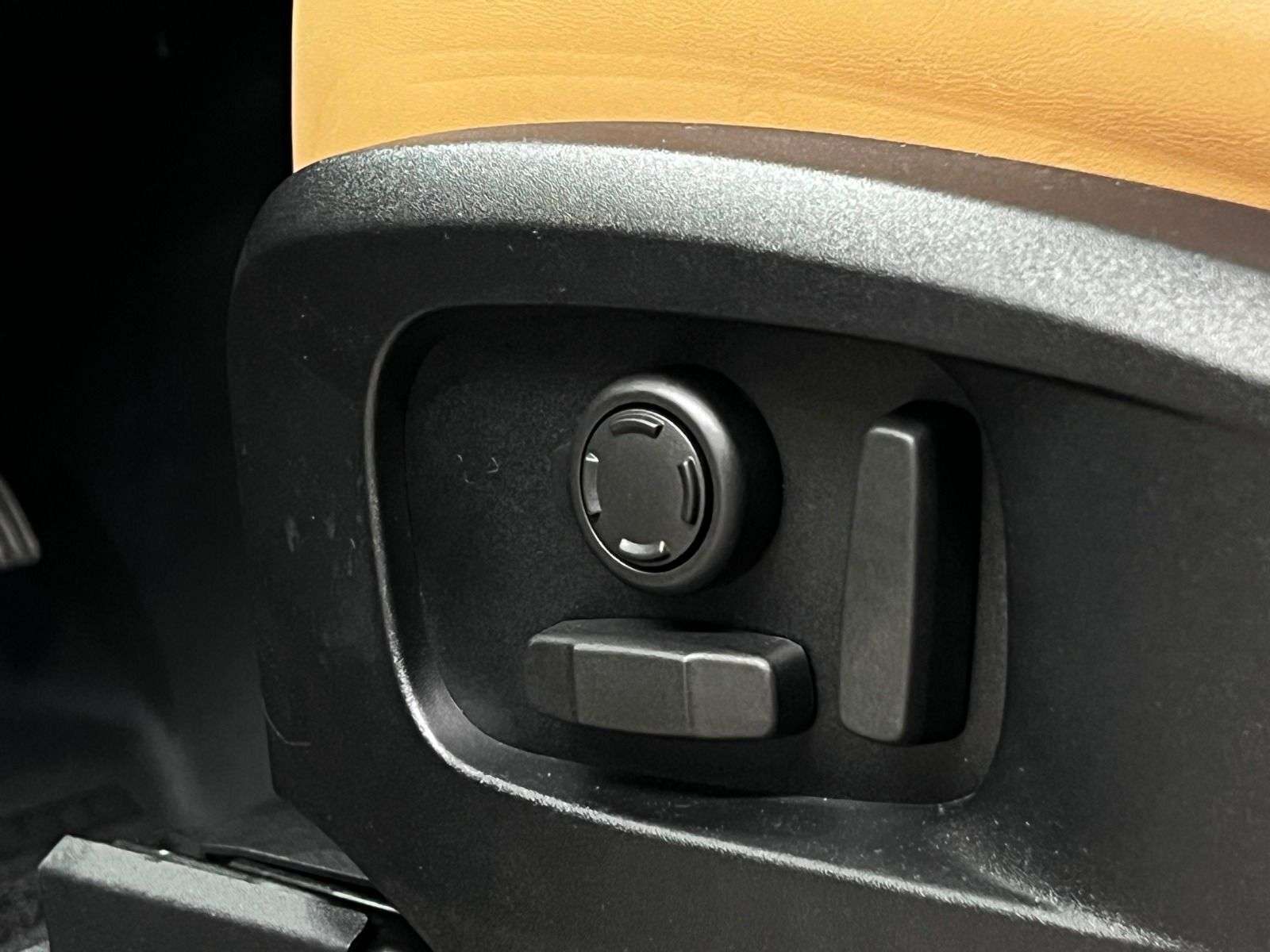 2026 Land Rover Defender 110 P400 X-DYNAMIC SE thumb 31
