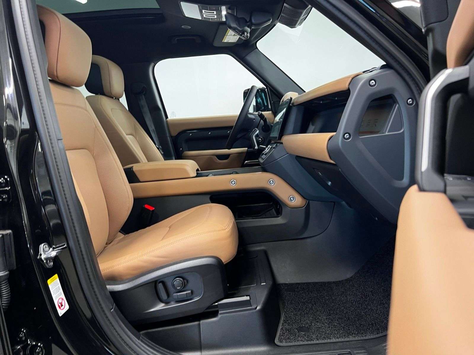2026 Land Rover Defender 110 P400 X-DYNAMIC SE alt 5