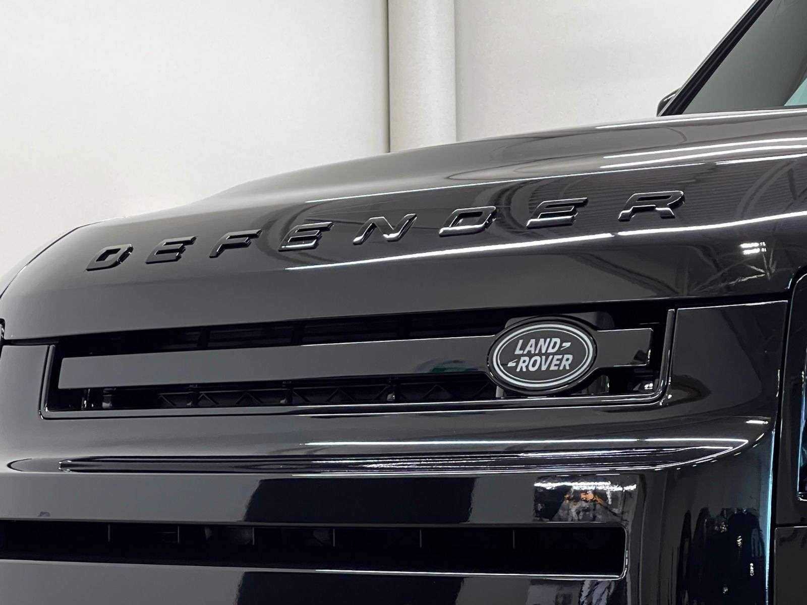 2026 Land Rover Defender 110 P400 X-DYNAMIC SE thumb 11