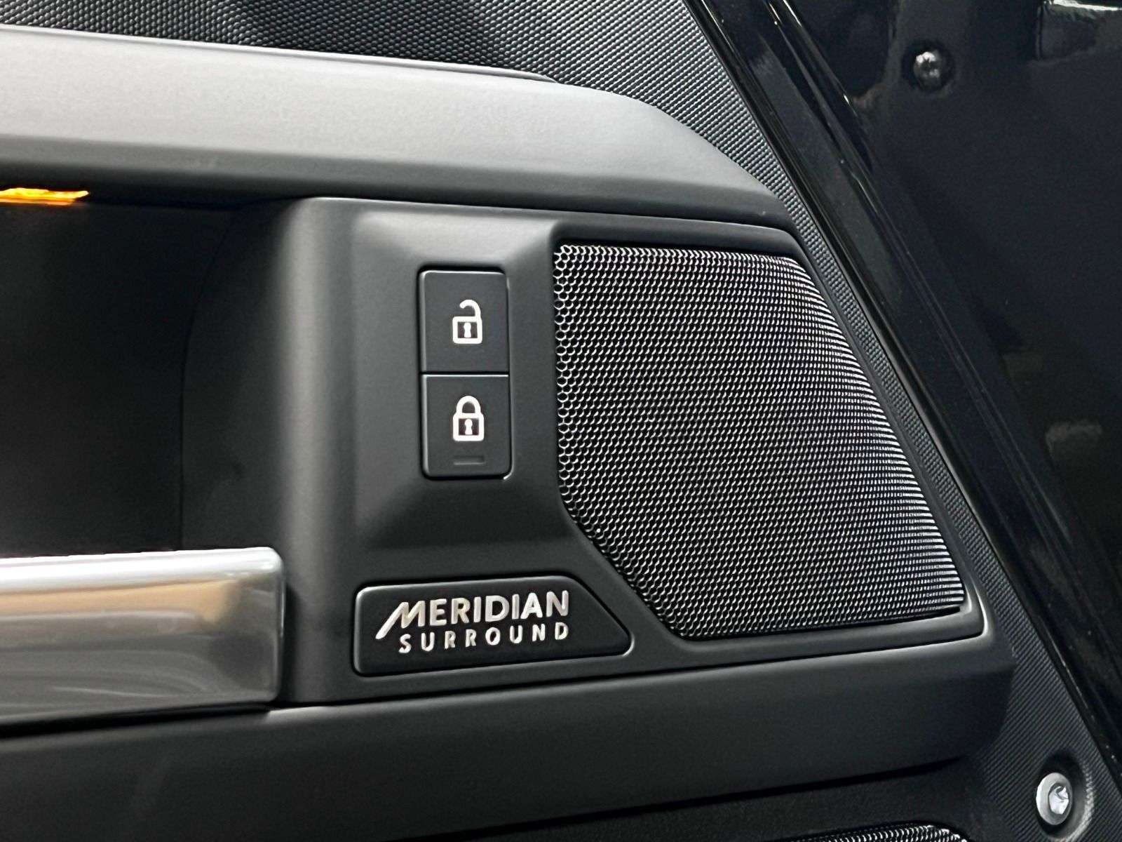 2026 Land Rover Defender 110 P400 X-DYNAMIC SE thumb 30