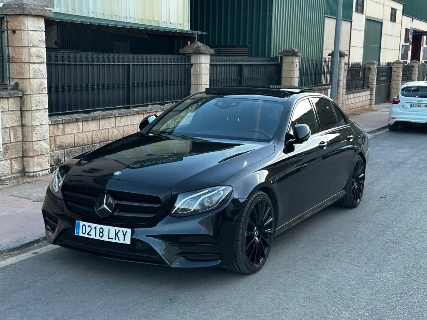 Mercedes-Benz E 300 Estate BT Elegance 9G-Tronic Noir - 1