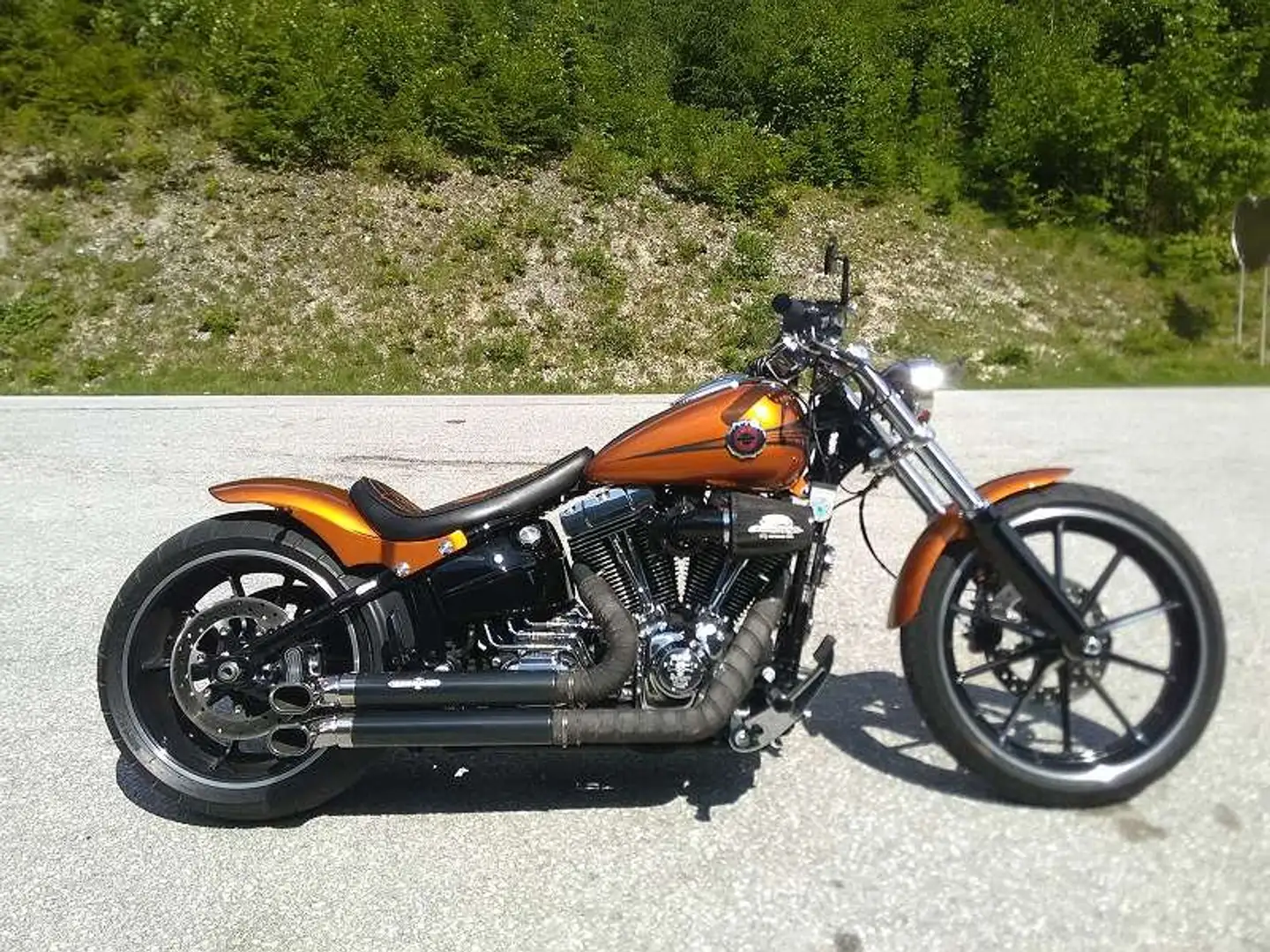 Harley-Davidson Softail FXSB Breakout Custom Bronzová - 1