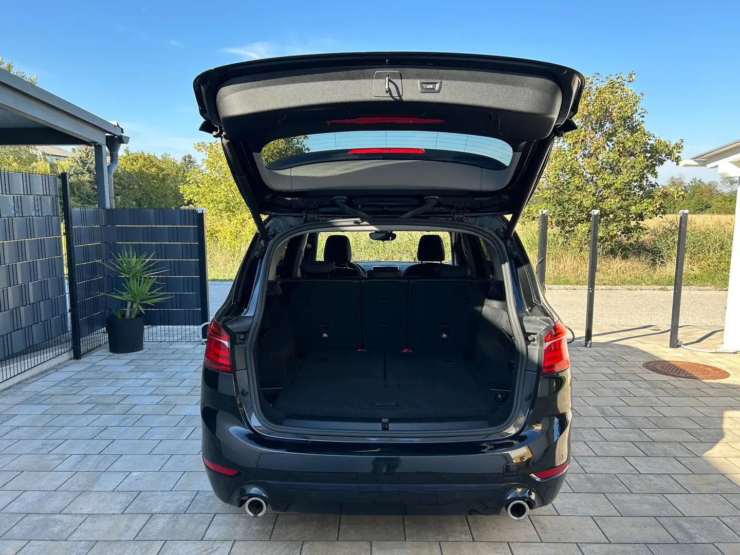 BMW 218 218d Gran Tourer Sport Line Aut. Schwarz - 2