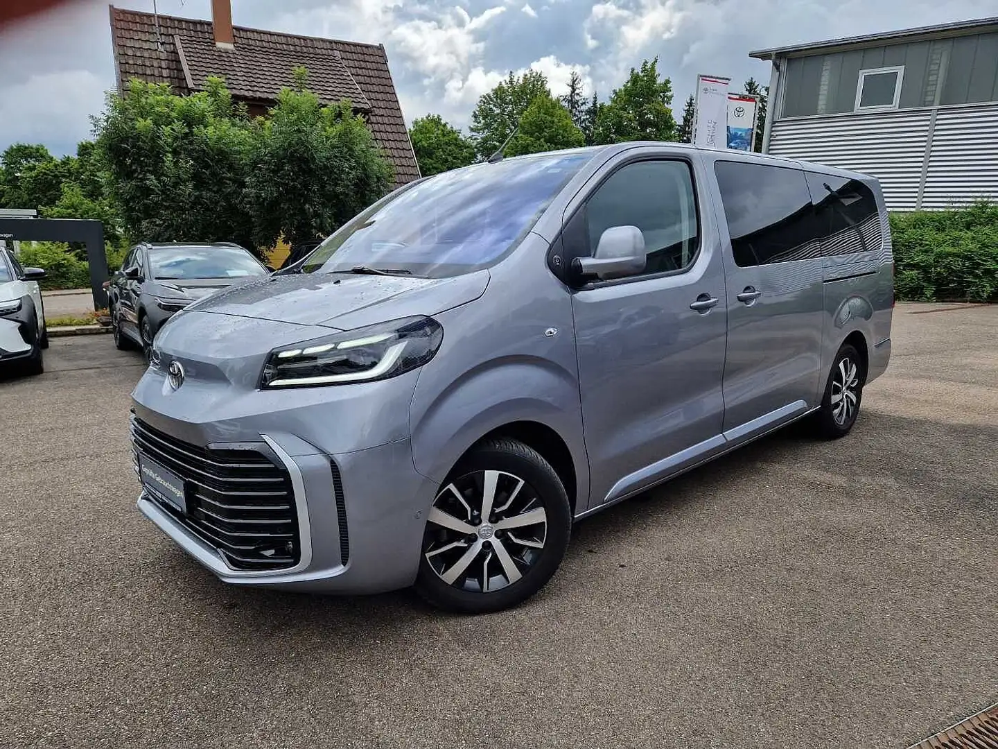 Toyota Proace D-4D 2,0-l-L1 (8-Si.) Autm. Verso Team D Silber - 1