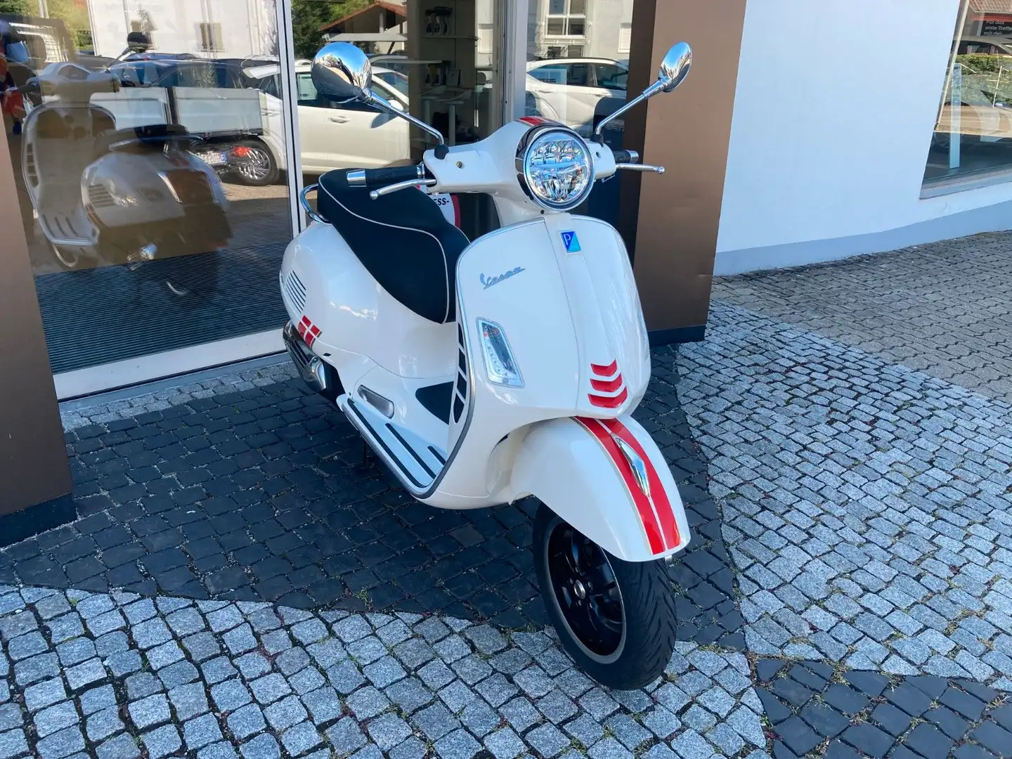 Vespa GTS 125 Super Weiß - 1
