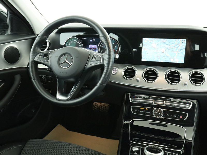 Mercedes-Benz E 250 *Exclusive*Multibeam*PDC*360°*Pre-Safe** — photo 10