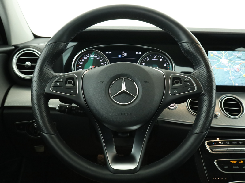 Mercedes-Benz E 250 *Exclusive*Multibeam*PDC*360°*Pre-Safe** — photo 11