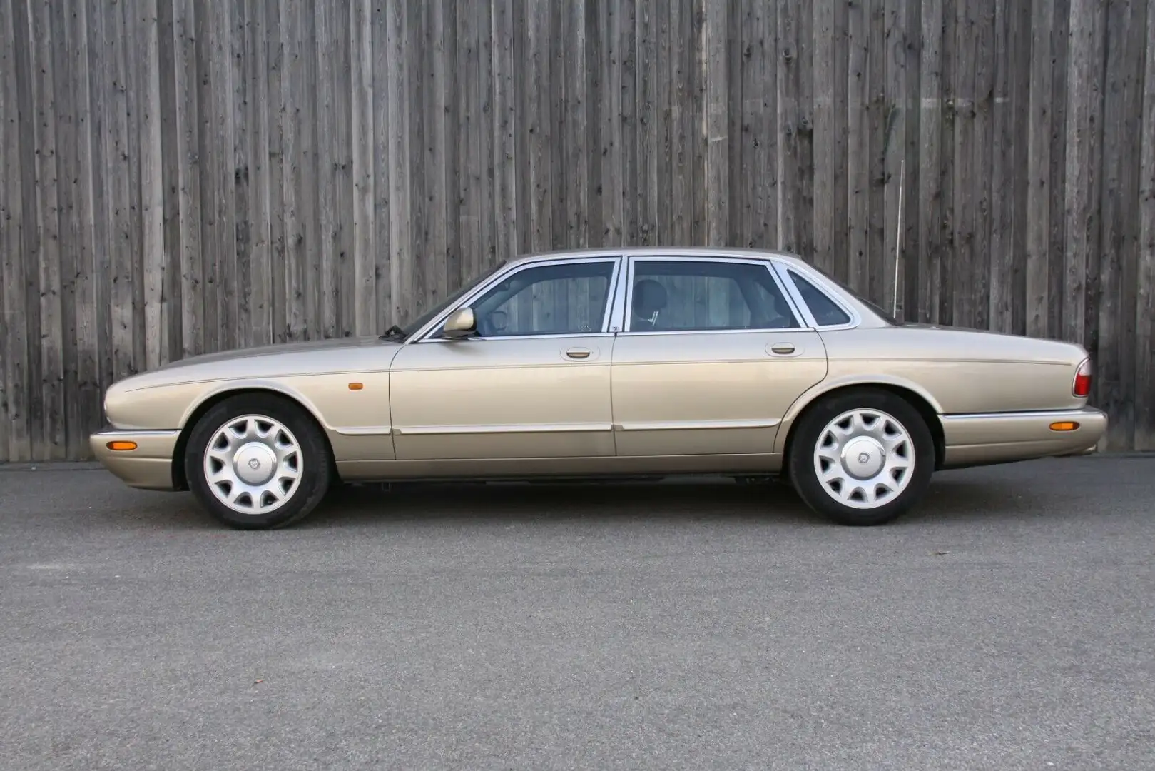 Jaguar XJ8 XJ 4.0 Sovereign Gold - 2
