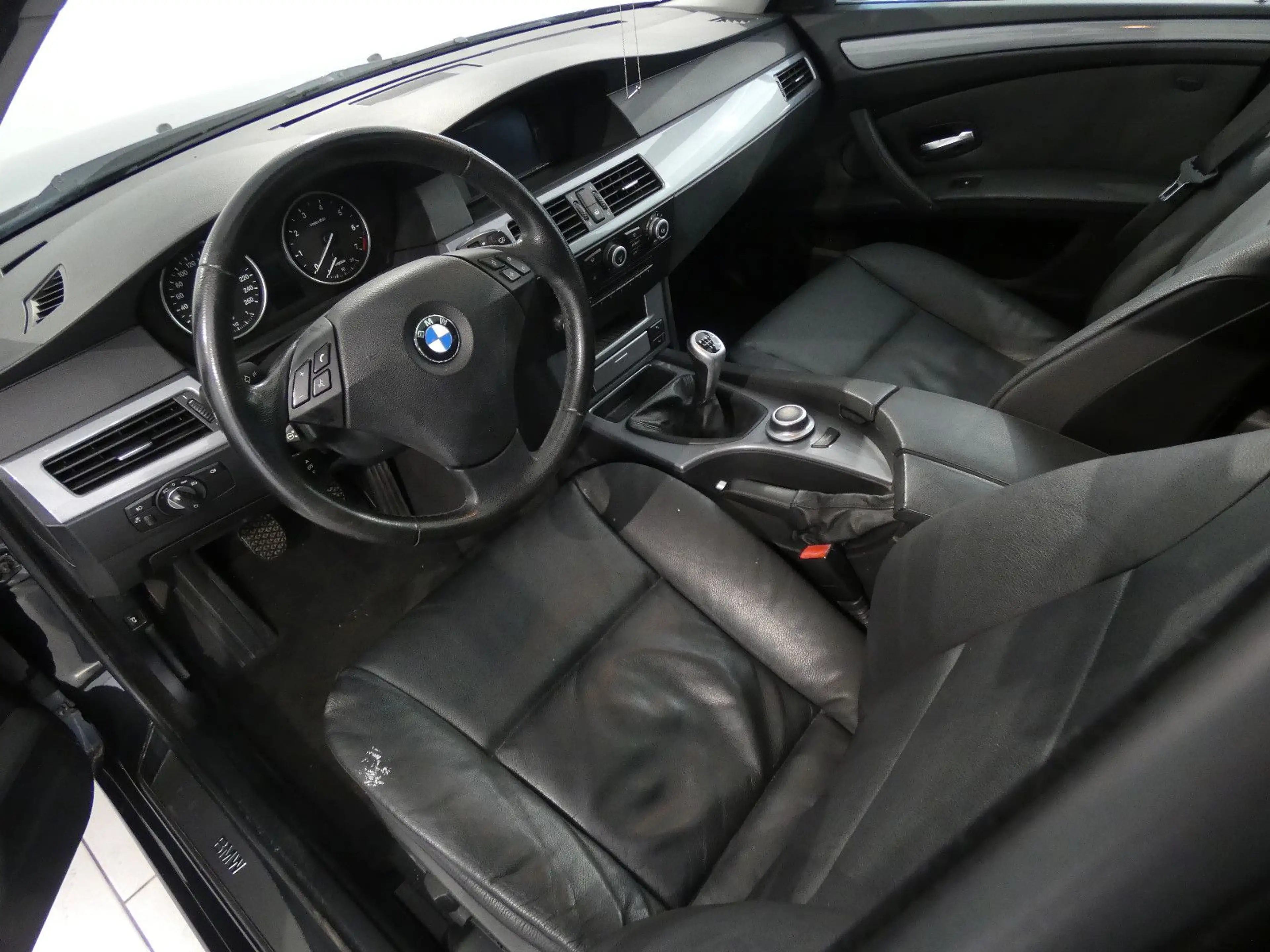 BMW 523 i Limousine Xenon/Navi/Leder/SHZ/PDC/Tempomat — photo 10