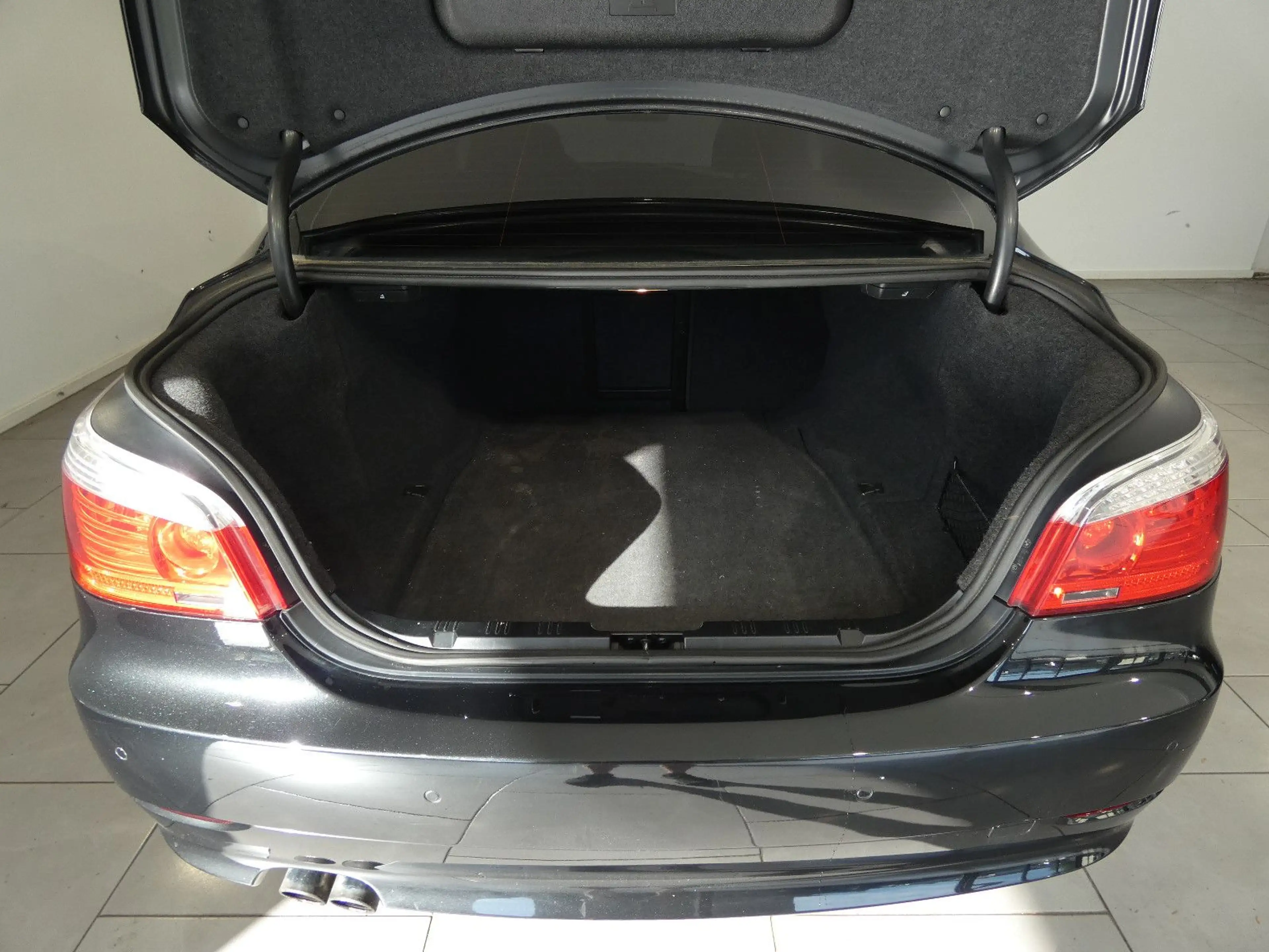 BMW 523 i Limousine Xenon/Navi/Leder/SHZ/PDC/Tempomat — photo 8