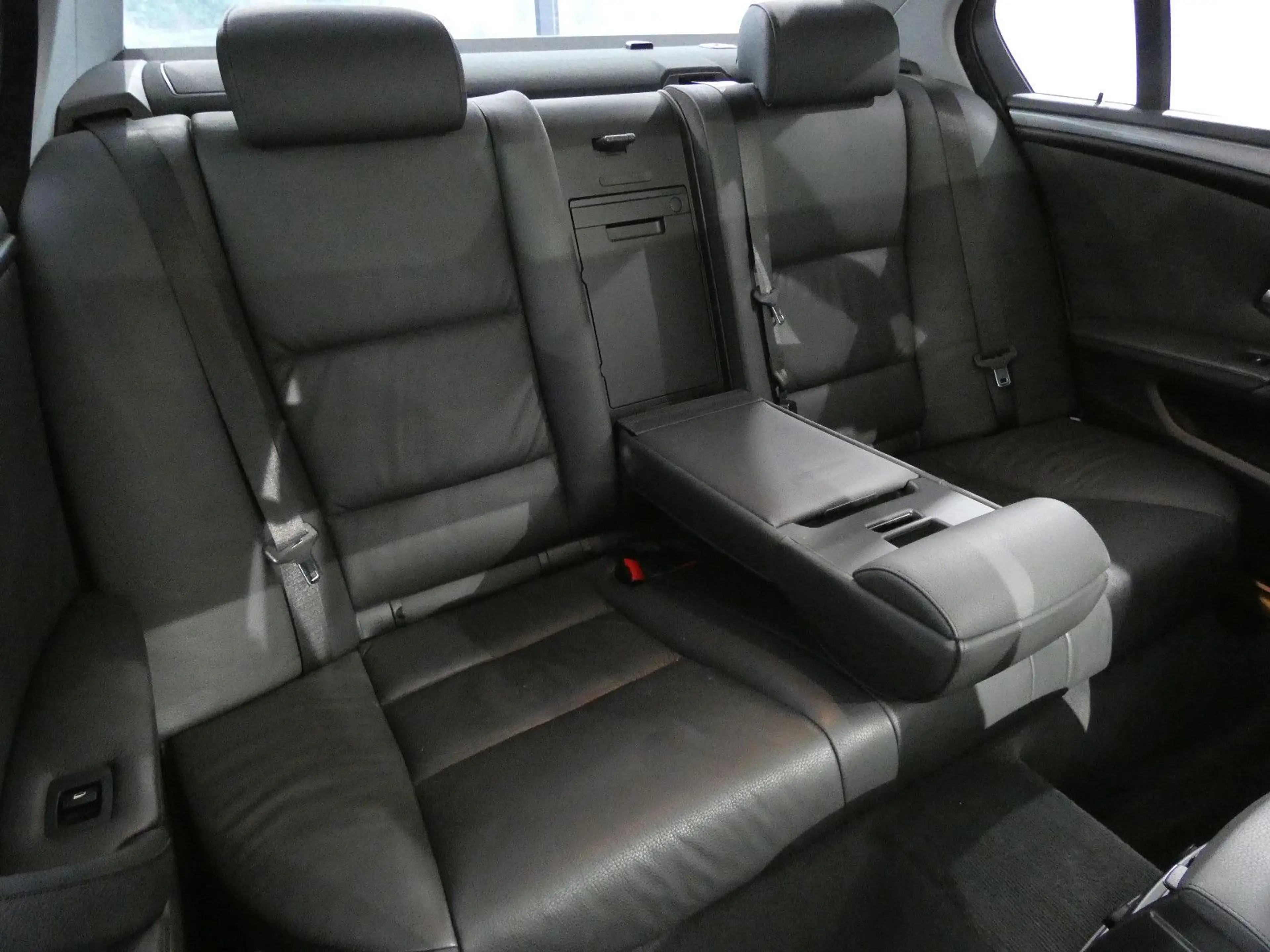 BMW 523 i Limousine Xenon/Navi/Leder/SHZ/PDC/Tempomat — photo 14