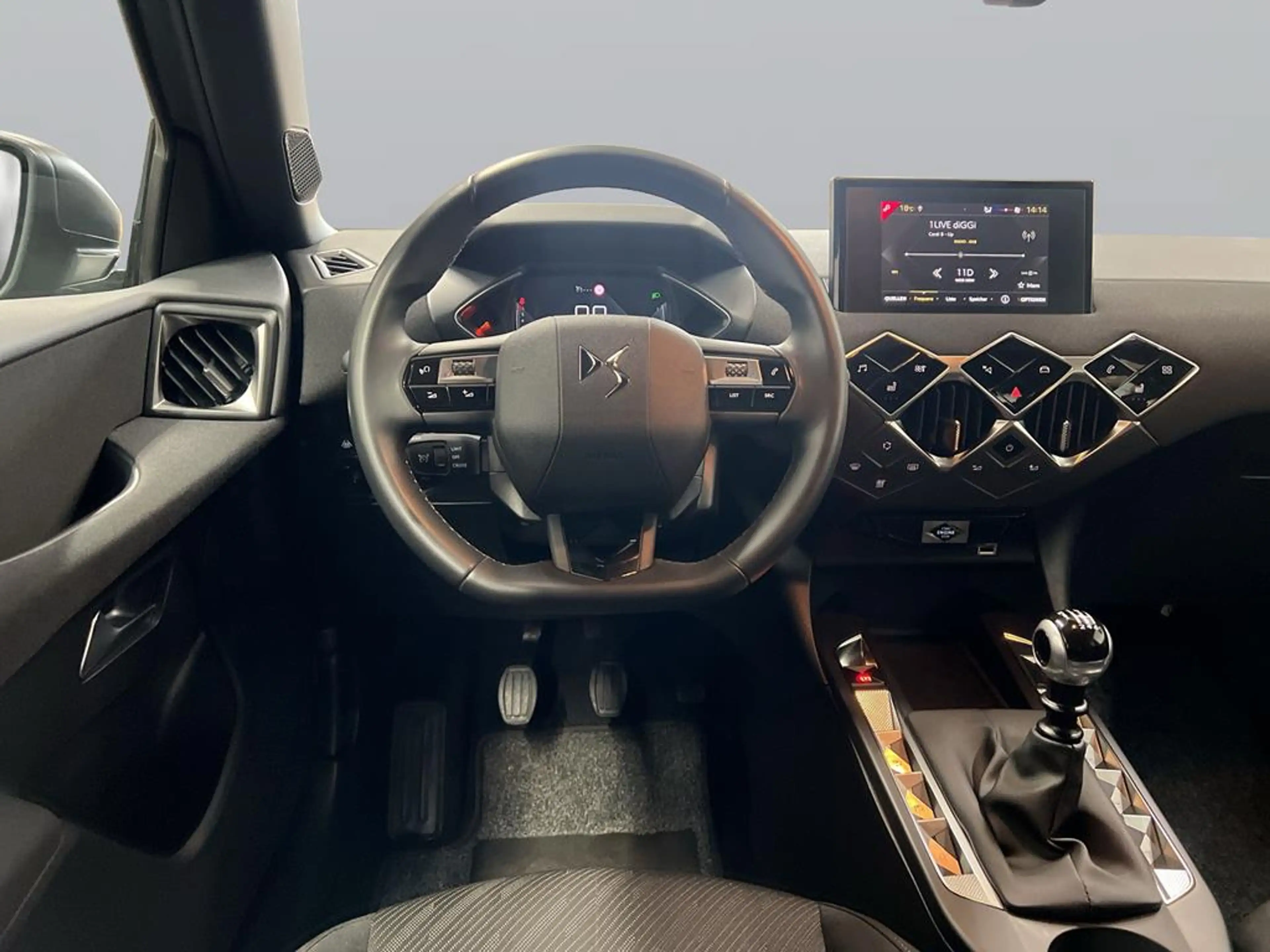 DS Automobiles DS 3 Crossback Montmartre — photo 13