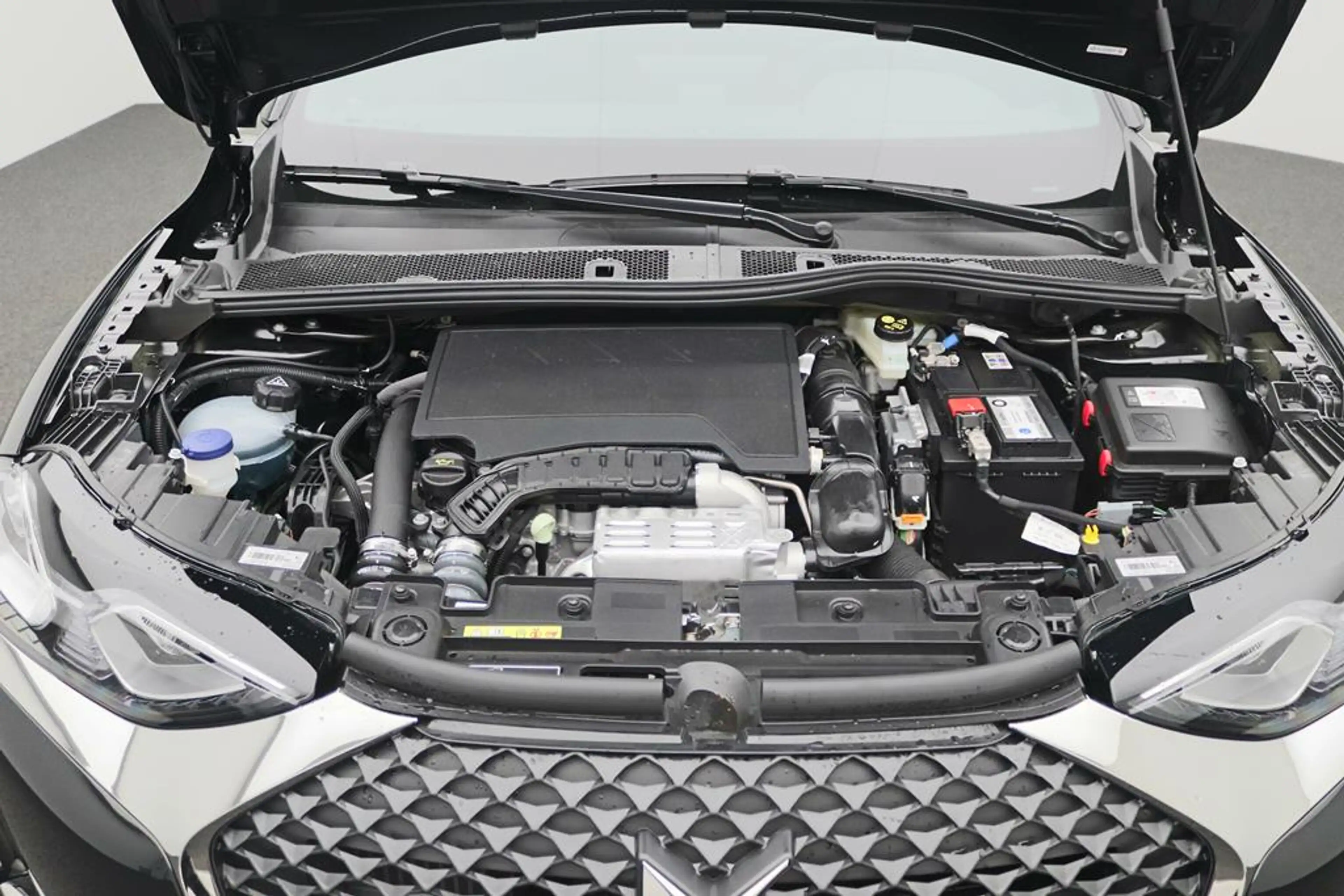 DS Automobiles DS 3 Crossback Montmartre — photo 14