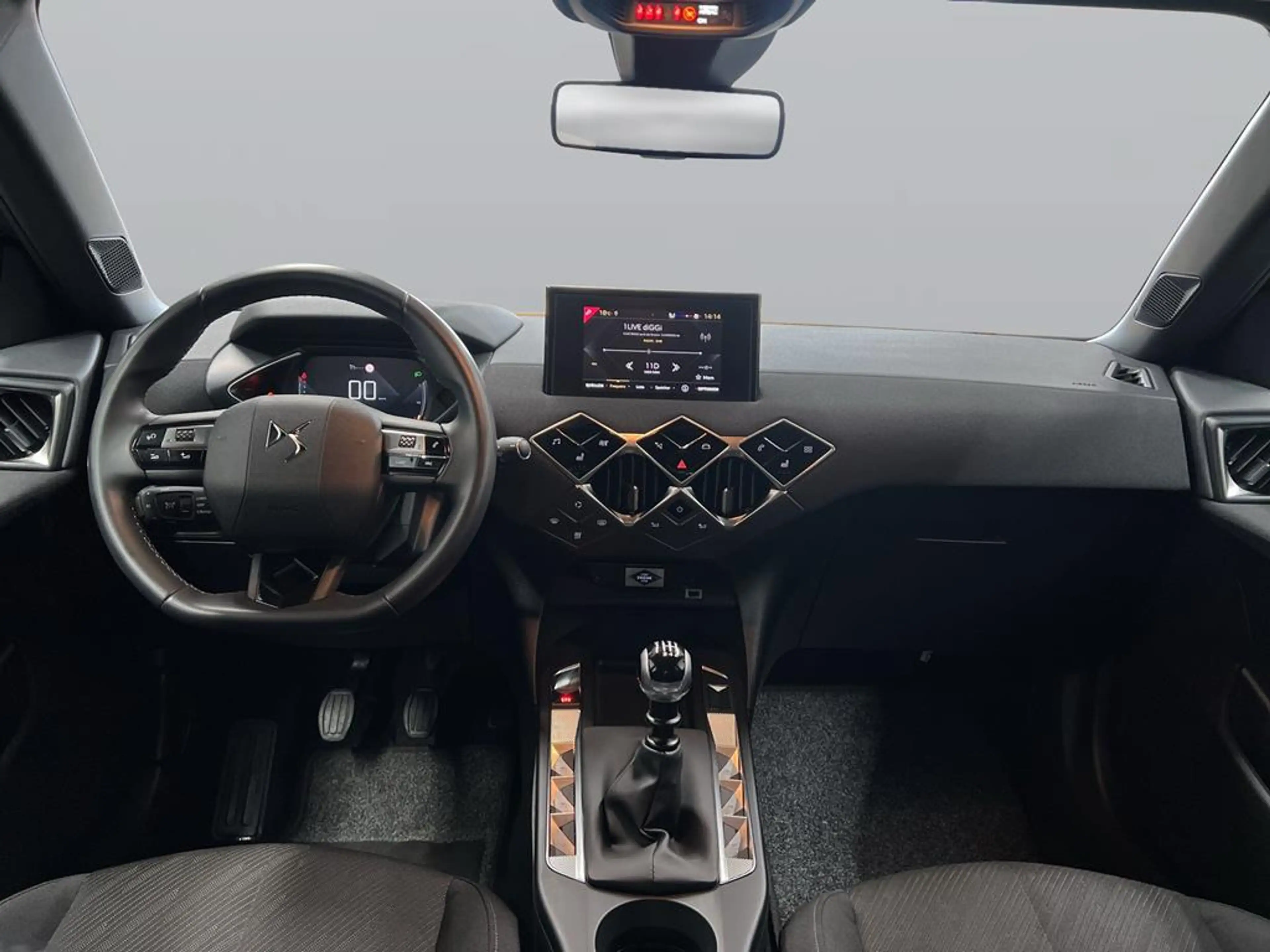 DS Automobiles DS 3 Crossback Montmartre — photo 10