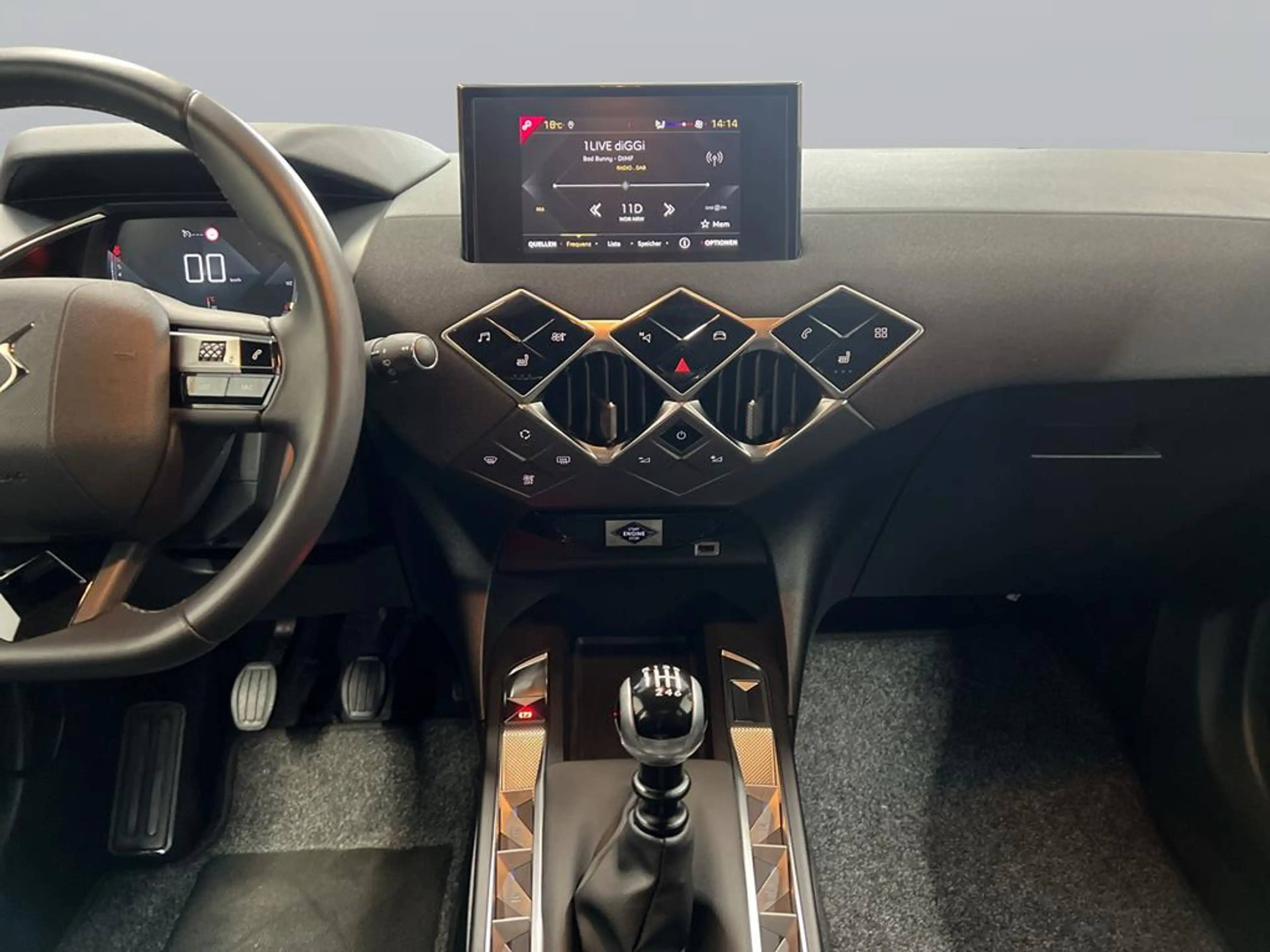 DS Automobiles DS 3 Crossback Montmartre — photo 12