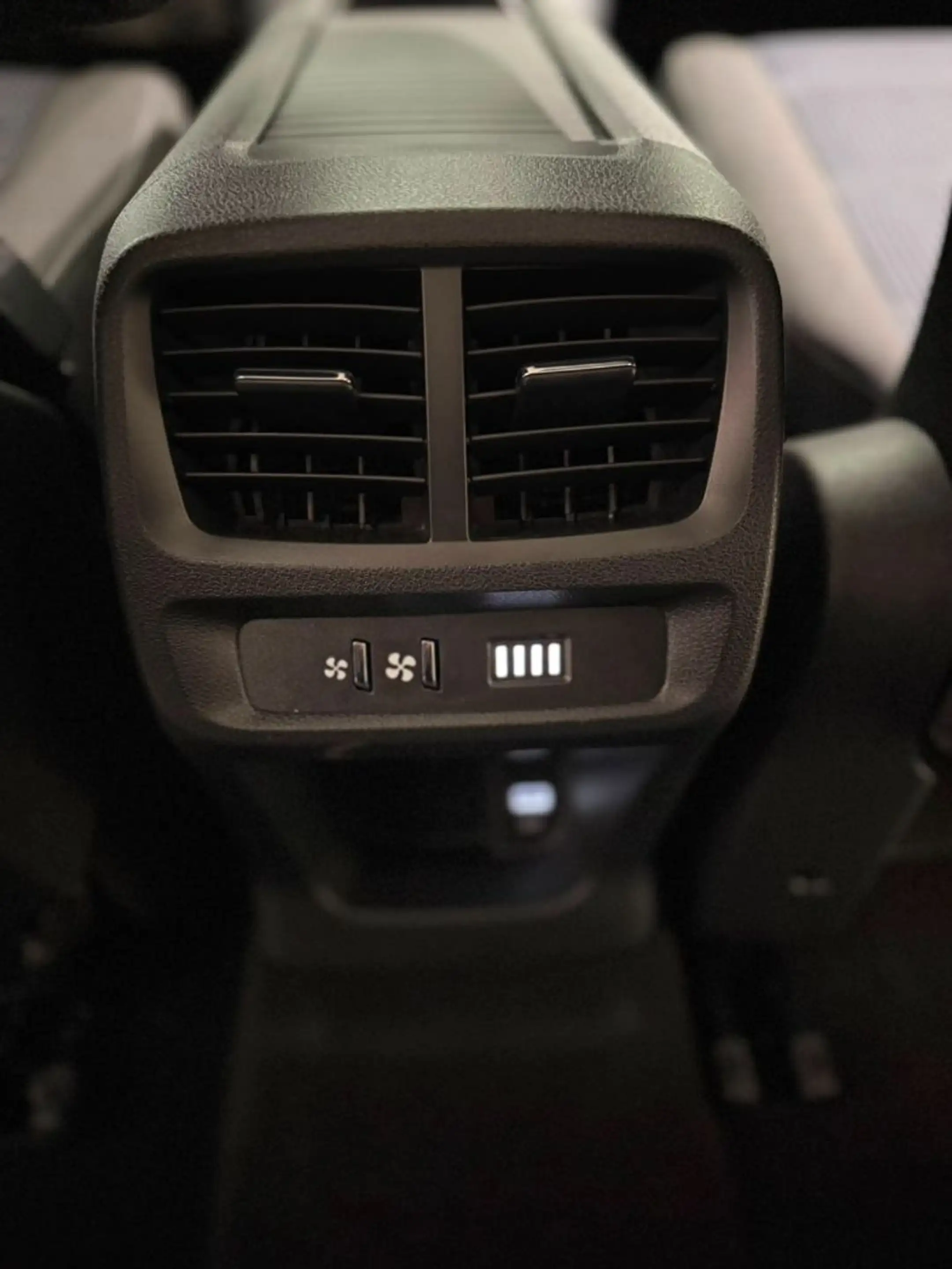 Fiat Qubo L L1 1.5 5-Sitzer L1 Diesel 96 kW La Prima — photo 12