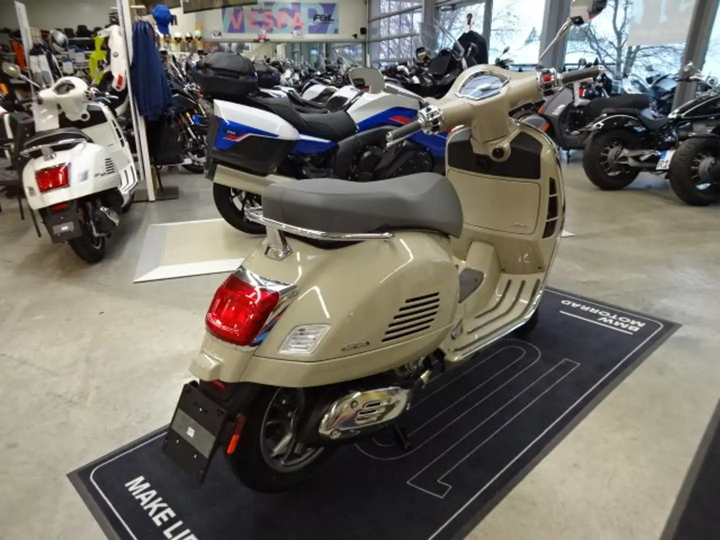 Vespa GTS 300 E5 beige - Neufahrzeug Bej - 2
