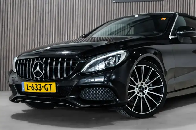 Mercedes-Benz C-Class view 3