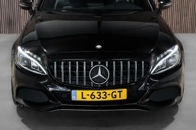 Mercedes-Benz C-Class view 6