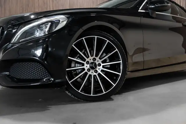 Mercedes-Benz C-Class view 4