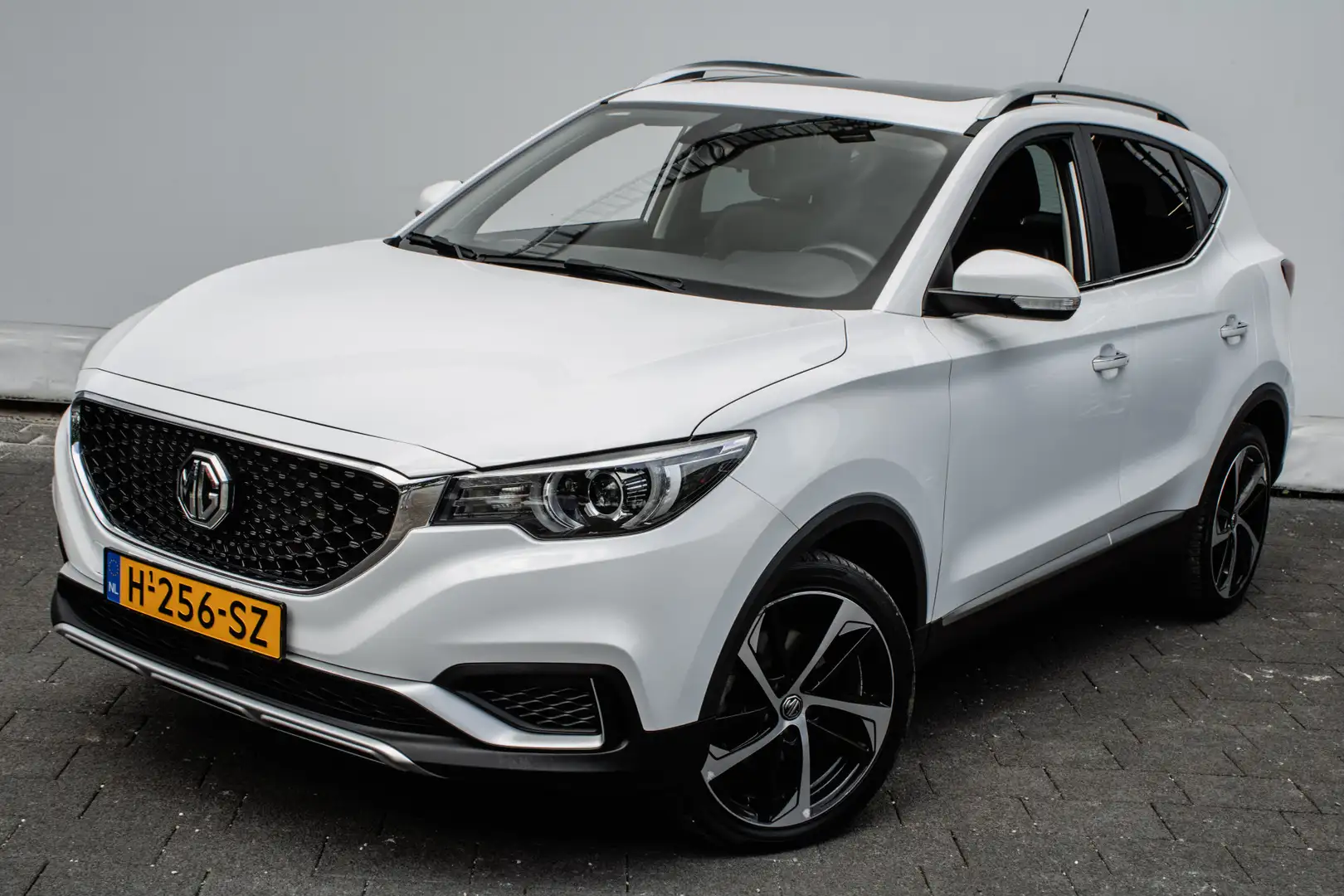 MG ZS MG EV Luxury 45 kWh Panaoramdak/ Leer/ Camera/ Car Wit - 2
