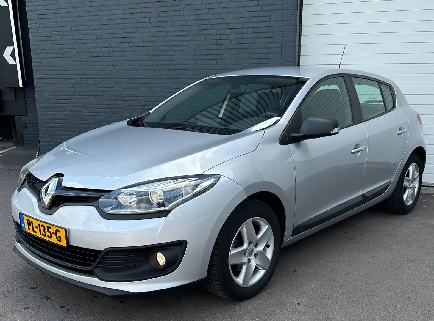 Renault Megane 1.5 dCi Authentique NAVI/PDC/AIRCO/LMV/TREKHAAK Grijs - 2