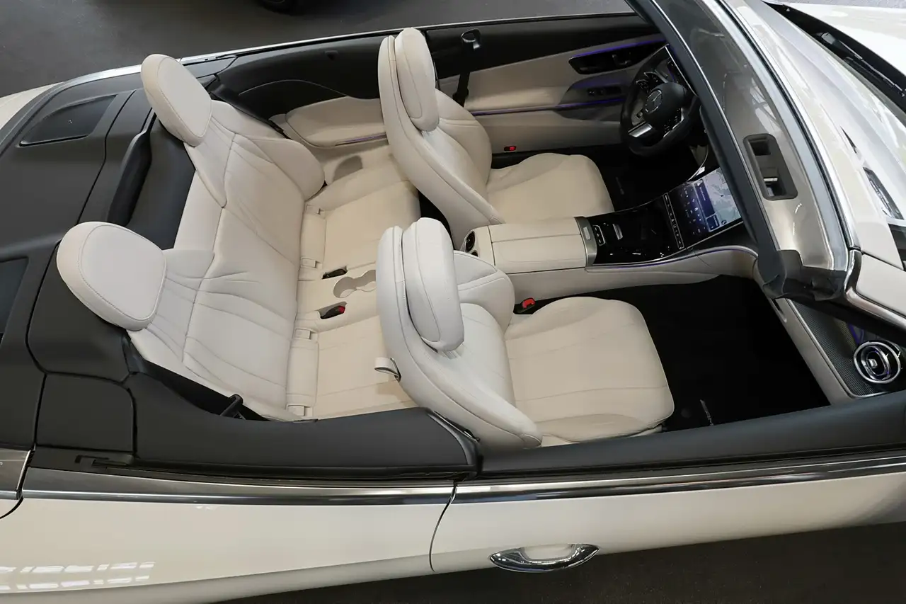 Mercedes-Benz CLE 200 Cabrio AMG HEADUP+MEMORY+KEYLESS+20" 7