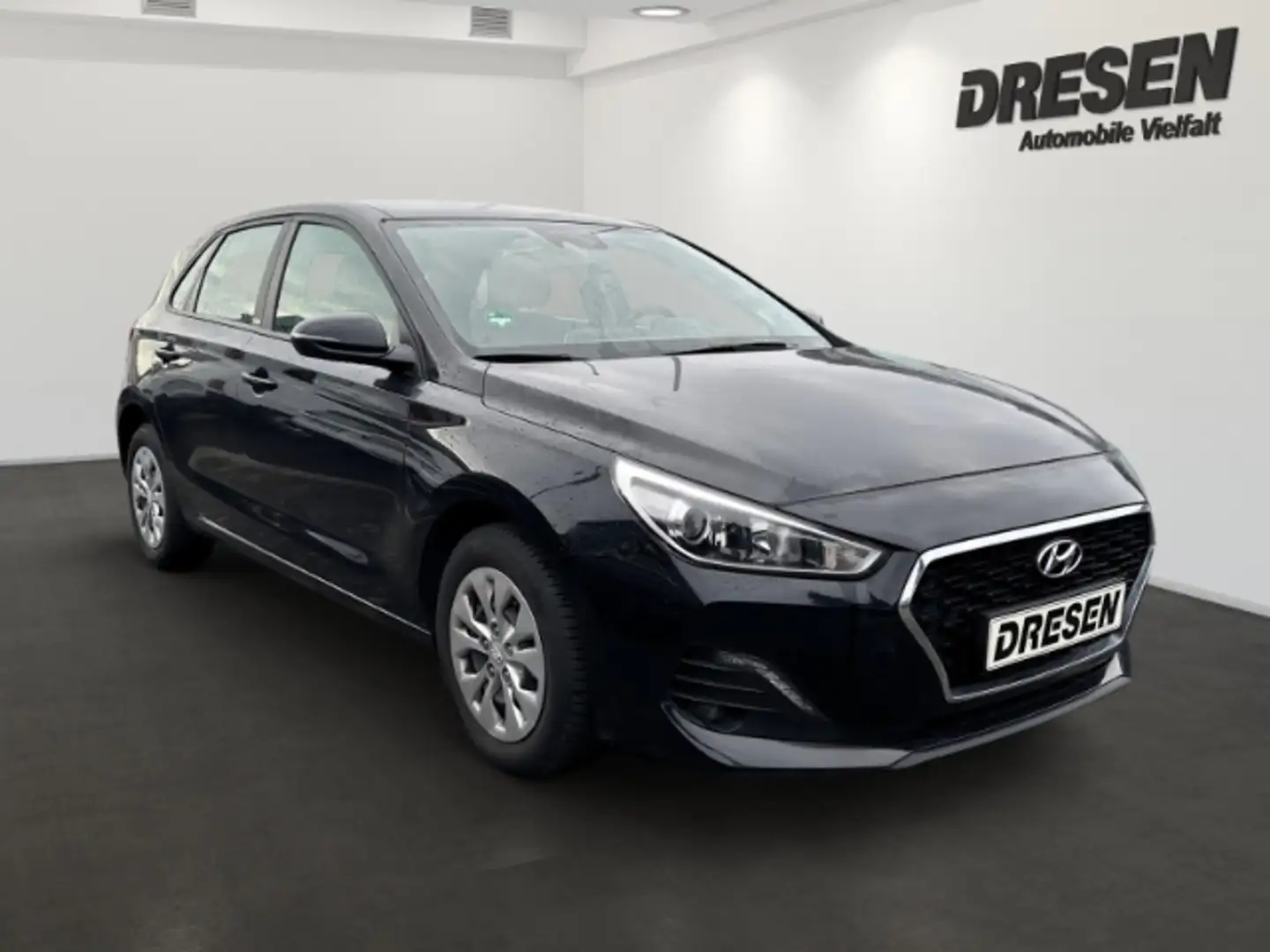 Hyundai i30 YES! 1.4 Navi Mehrzonenklima Fahrerprofil DAB SHZ Nero - 2