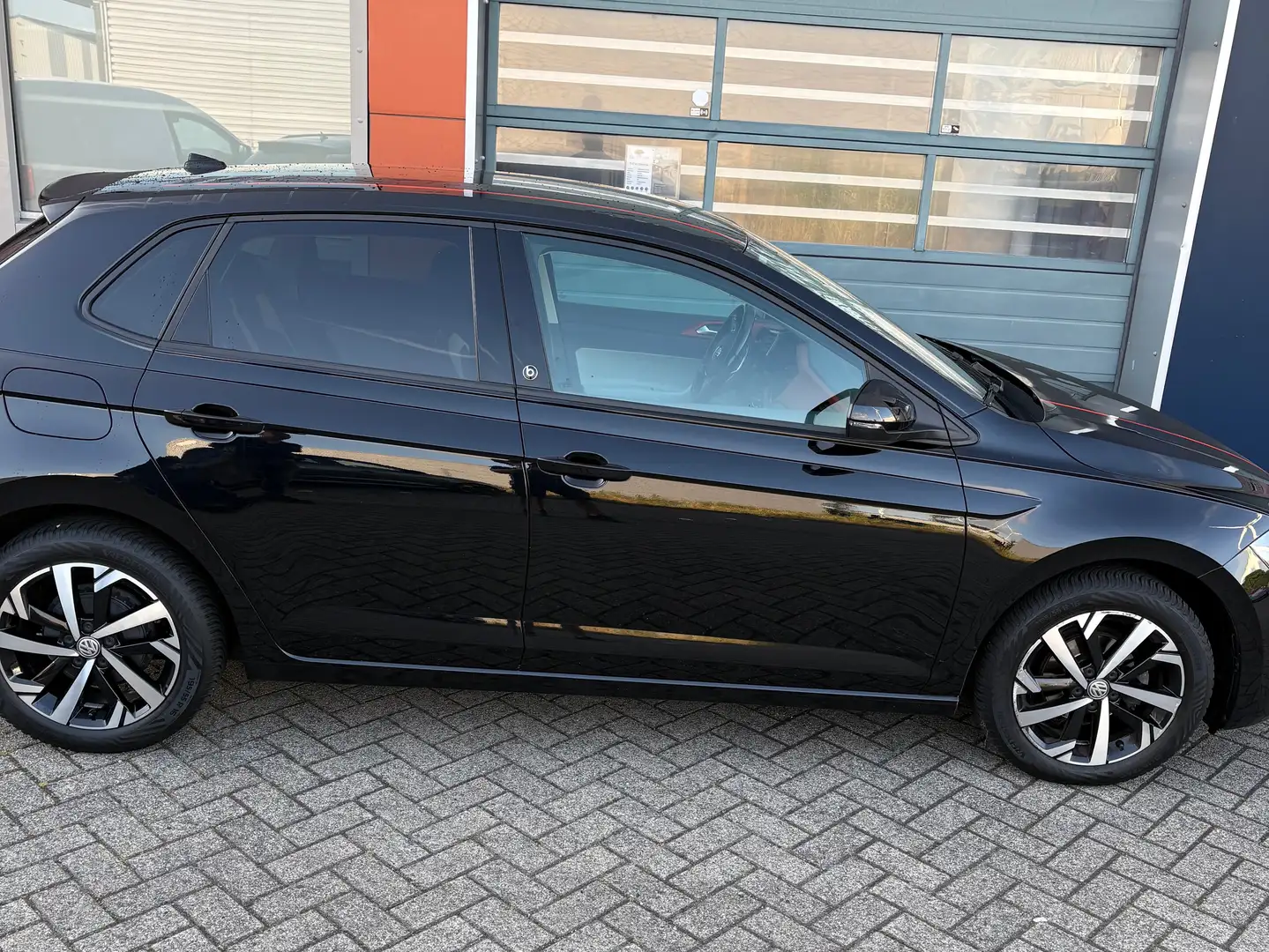 Volkswagen Polo Polo 1.0 TSI Beats Zwart - 2
