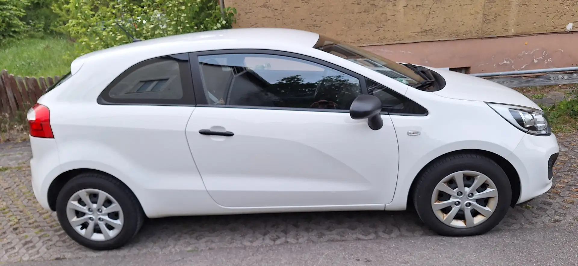 Kia Rio Diesel  3-Türer 1.1 CRDI Business Li Bílá - 2