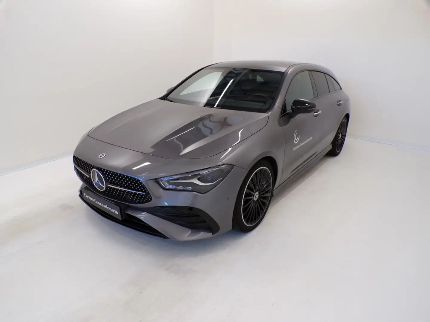 Mercedes-Benz CLA 180 d Automatic Shooting Brake Gris - 1