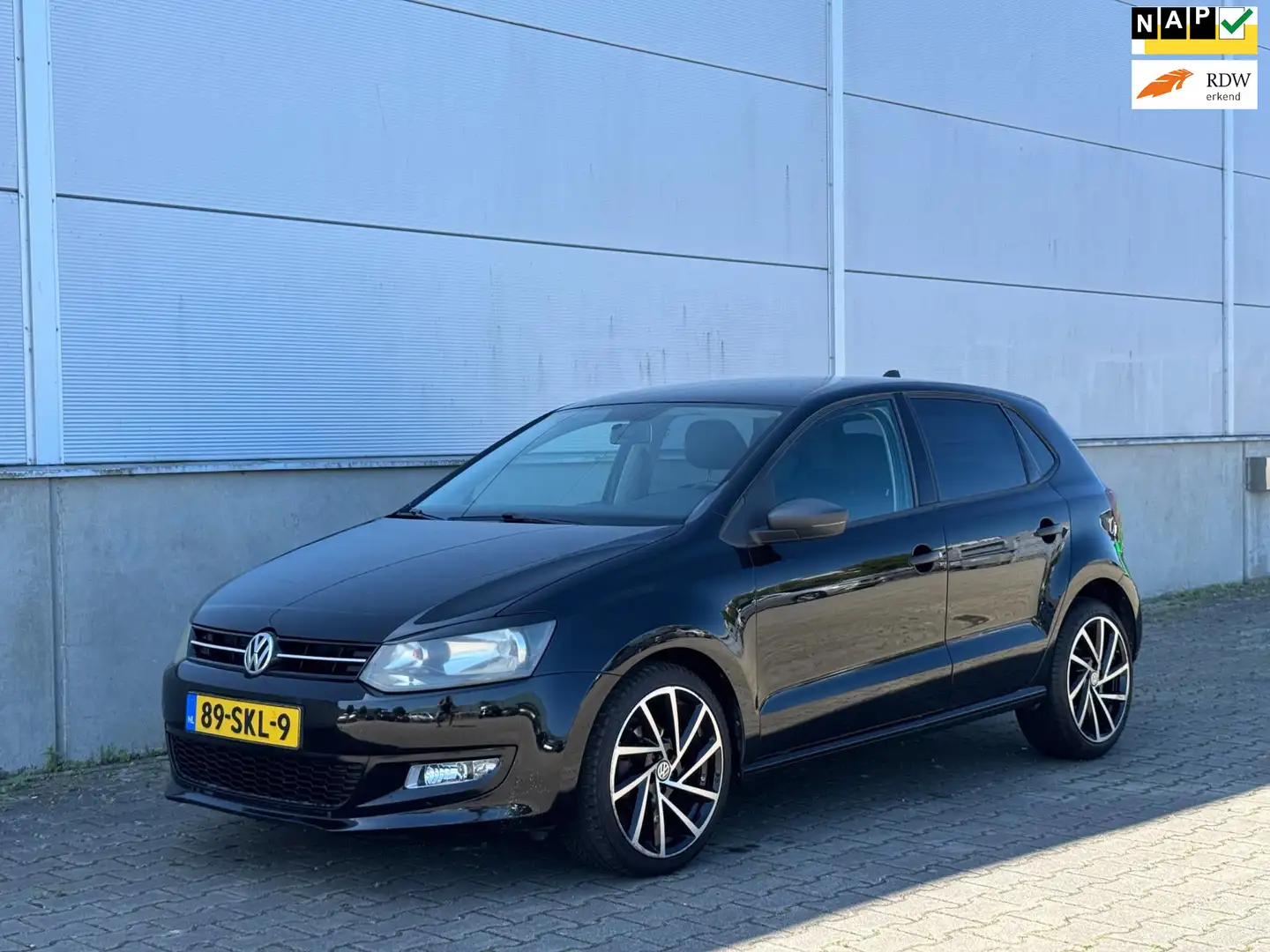 Volkswagen Polo 1.2 AIRCO|ELKT.R|LICHTMETAAL|ISOFIX|APK|NAP| Zwart - 1