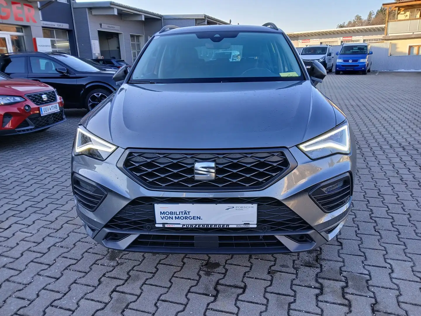 SEAT Ateca FR 1.5 TSI ACT DSG Grau - 2