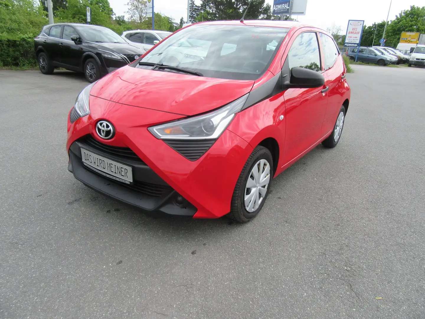 Toyota Aygo x-business 1.0 Rouge - 1