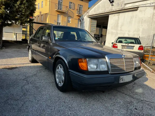 Mercedes-Benz E 230 E (124) 230