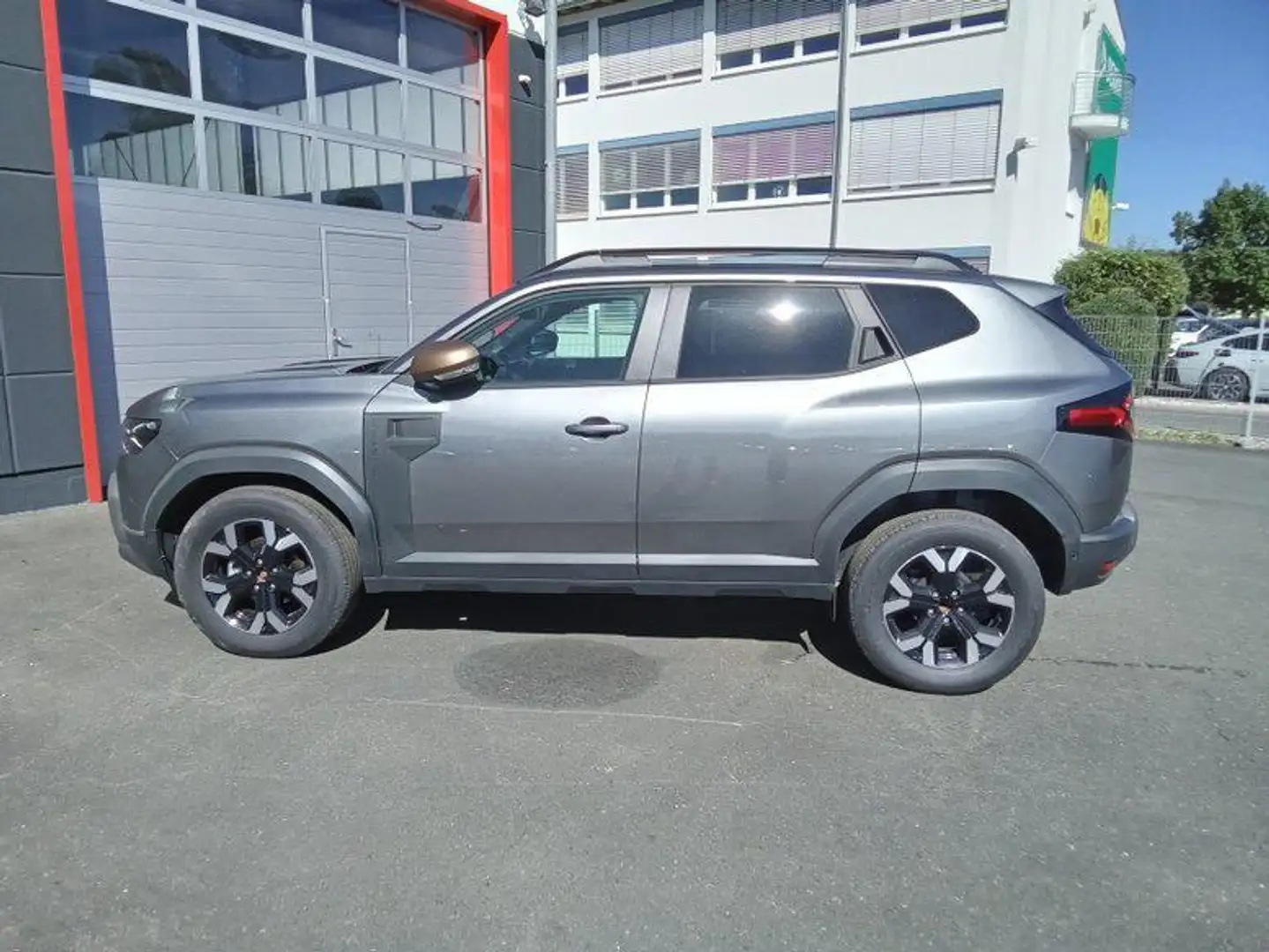 Dacia Duster Extreme TCe 130 6-Gang 96 kW (131 PS), Schaltge... Grau - 2