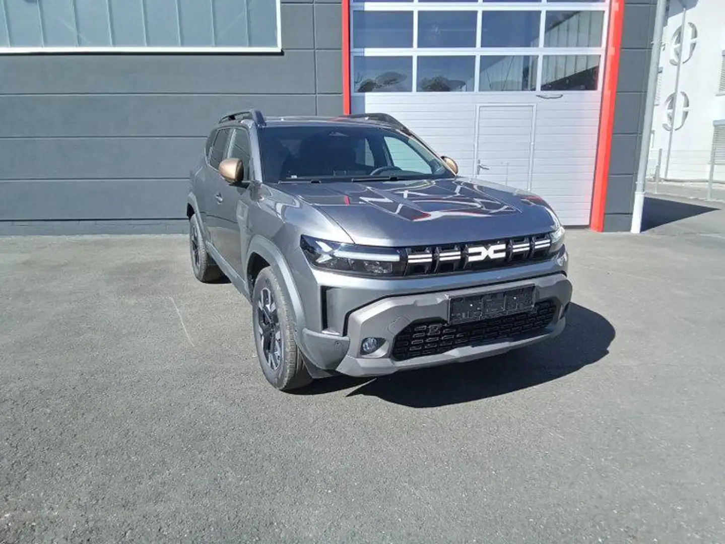 Dacia Duster Extreme TCe 130 6-Gang 96 kW (131 PS), Schaltge... Grau - 1