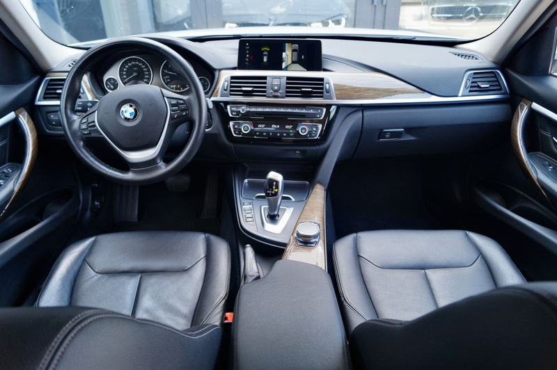 BMW 318 i Touring Luxury Line Purity — photo 13