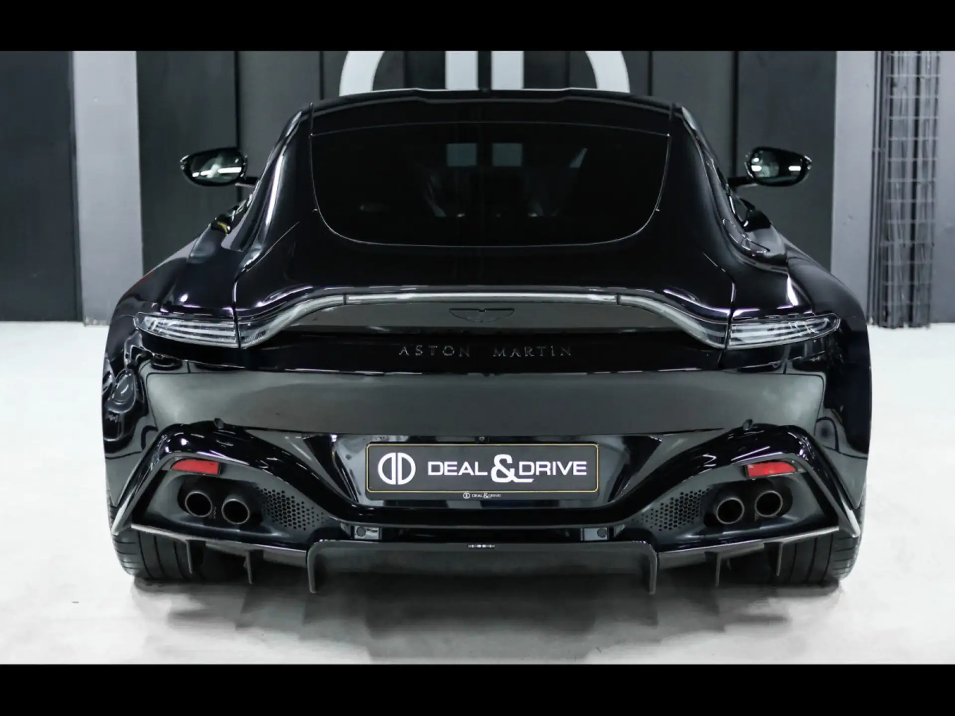 애스턴마틴 밴티지 V8 Coupe 2022 검정 사진 2