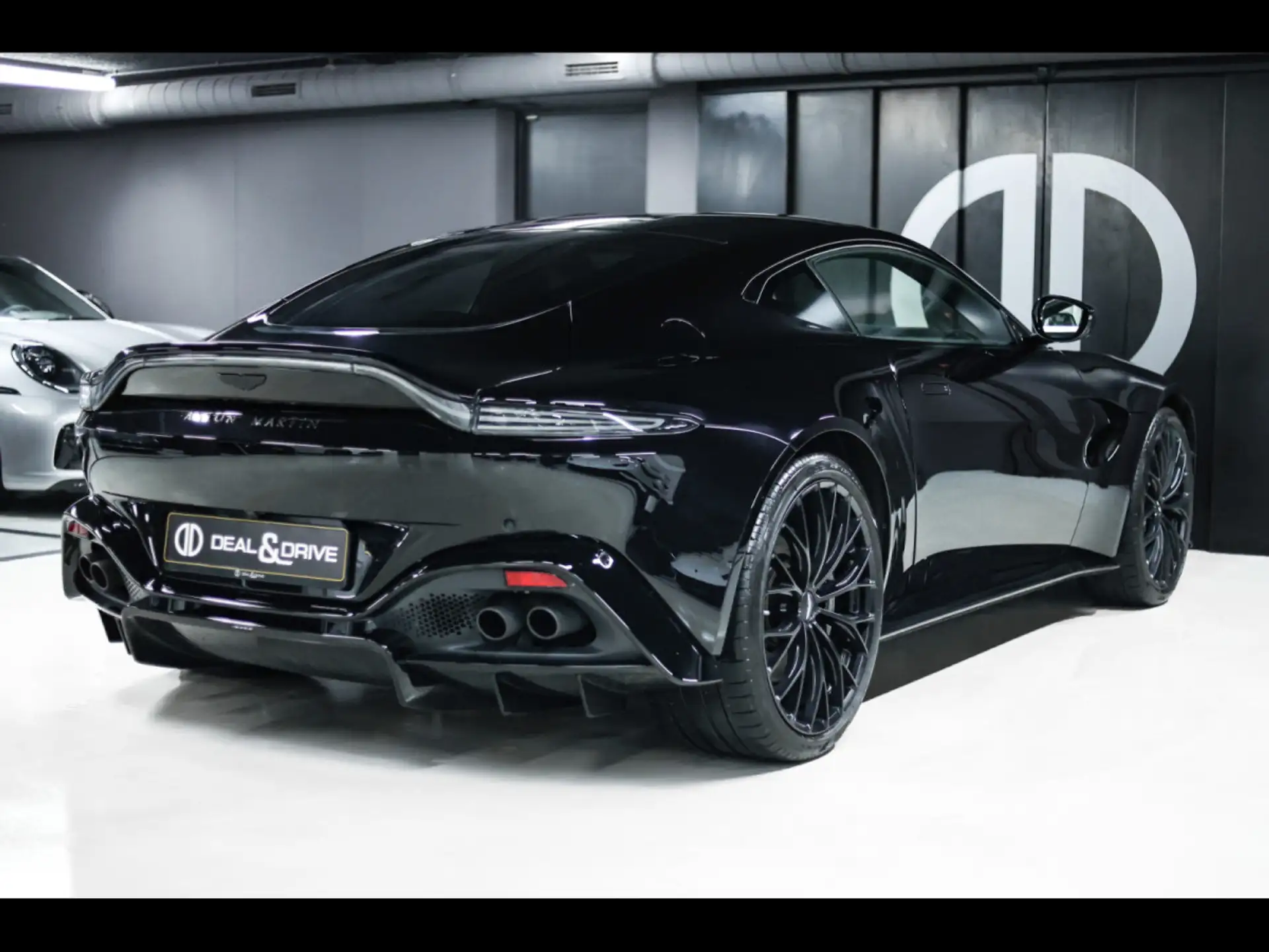 애스턴마틴 밴티지 V8 Coupe 2022 검정 사진 3
