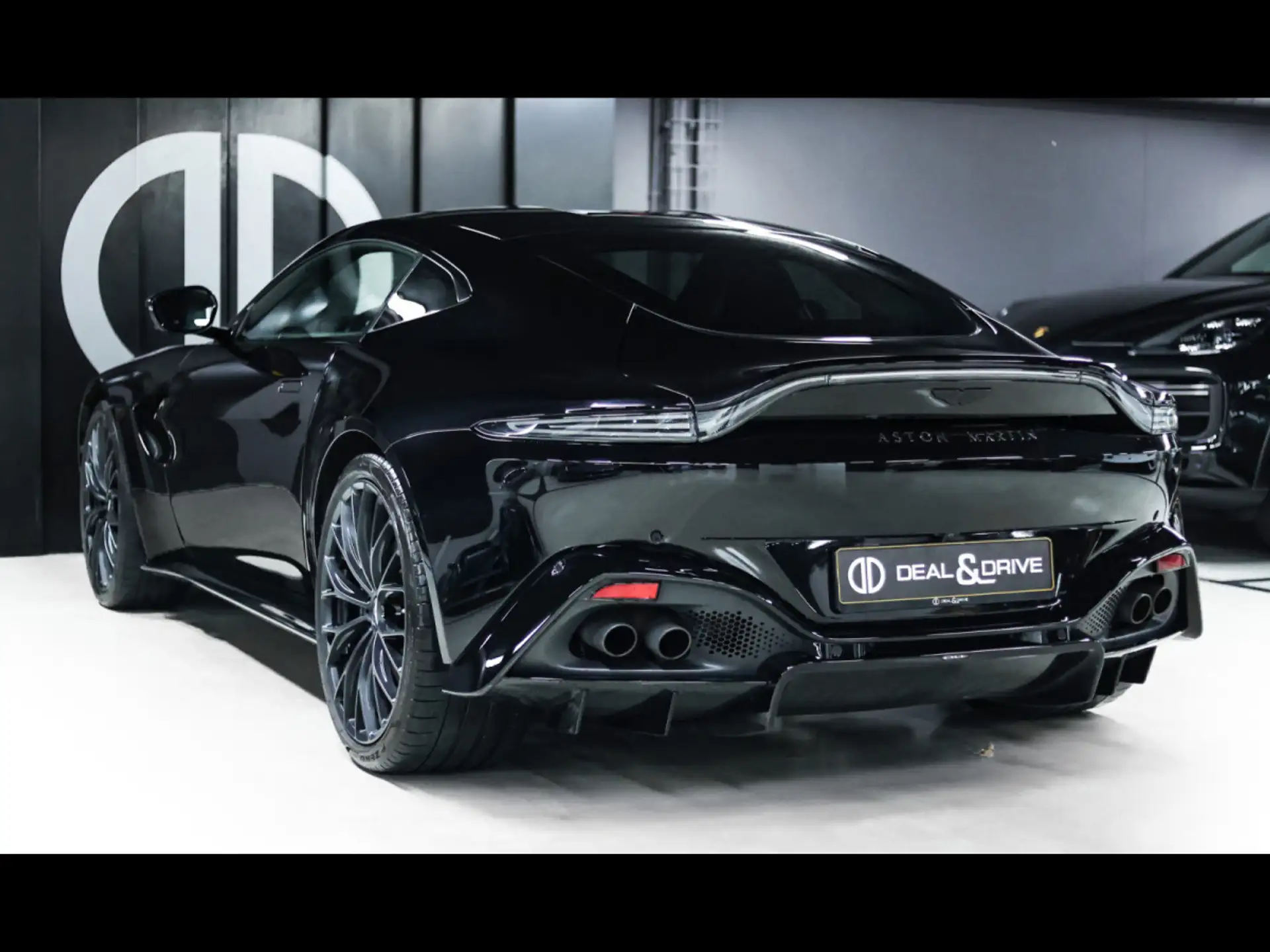 애스턴마틴 밴티지 V8 Coupe 2022 검정 사진 4