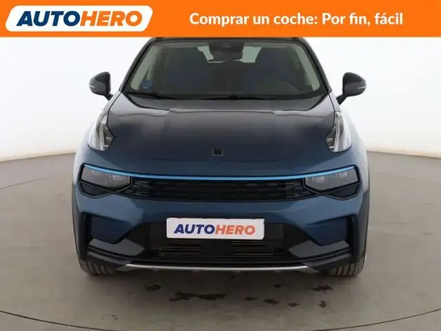Lynk & Co 01 view 9