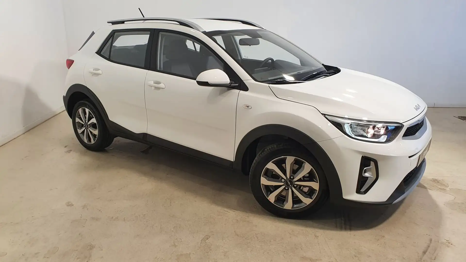 Kia Stonic 1.0 T-GDi 74kW (100CV) MHEV MT Concept Blanco - 2