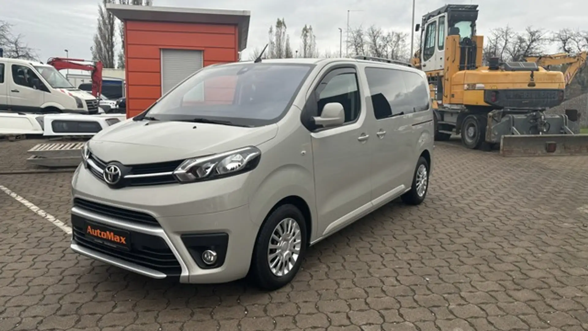 Toyota Proace Verso 1.5 D-4D L1 Business Navi Rückfahrkamera Kl Grigio - 1