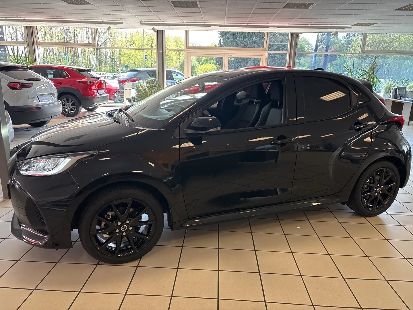 Mazda 2 Hybrid Humura 1.5L Hybrid VVT-i Schwarz - 2
