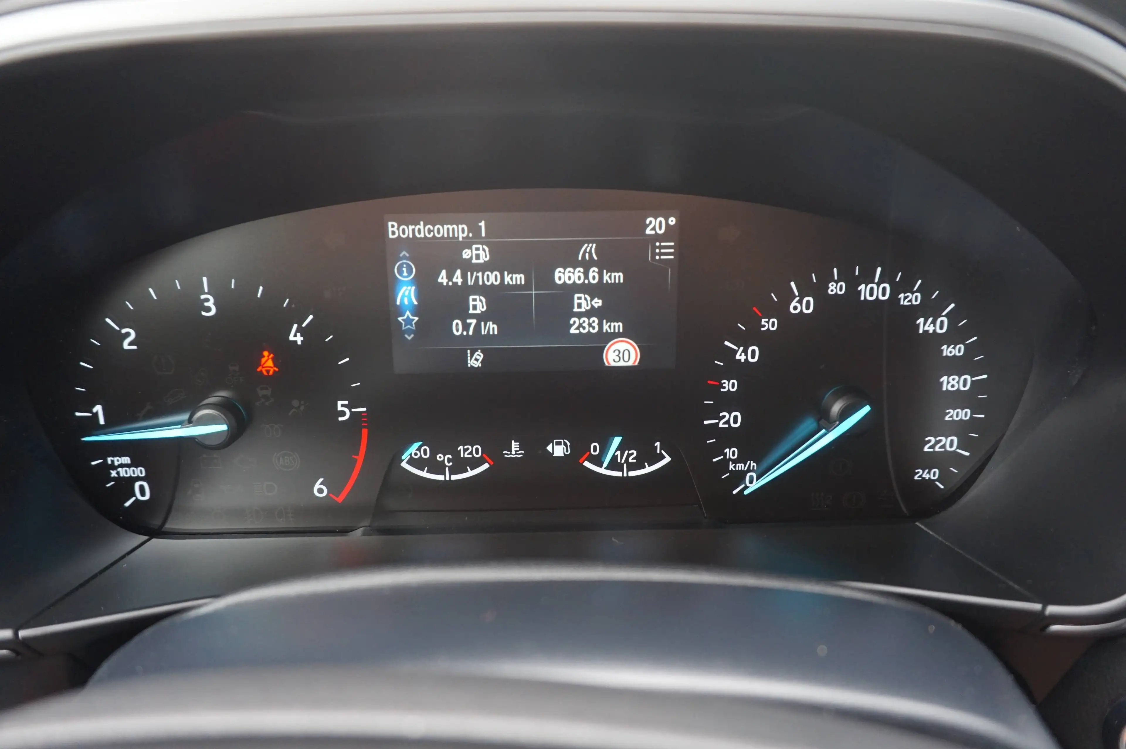 Ford Focus Turnier 1,5 TDCI Cool & Co. Top gepf. 1-Hand Kundendienst gepflegt — photo 12