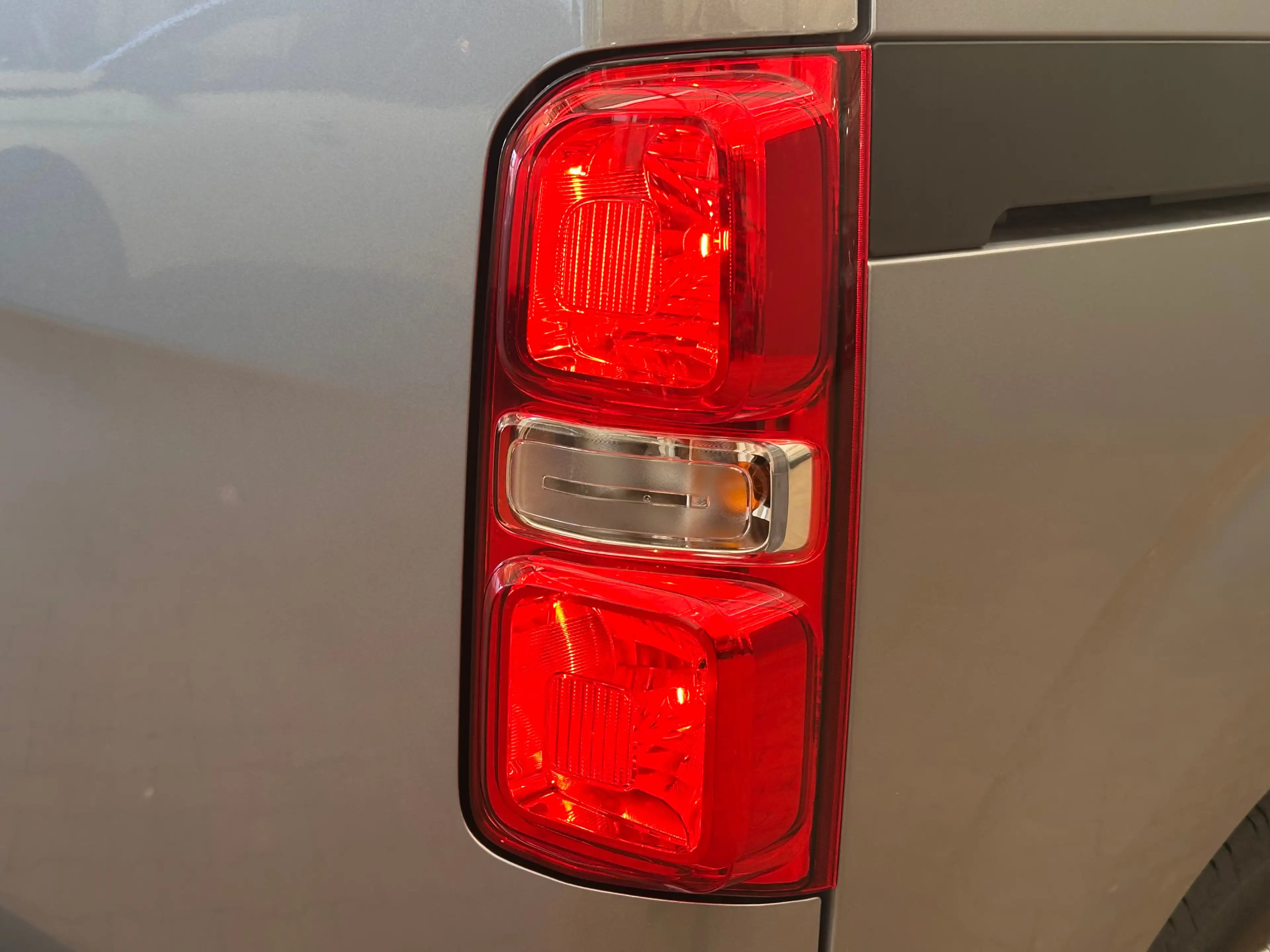 Opel Vivaro-e Electric L2 75 kWh | 11 kW lader | Apple Carplay/A — photo 13